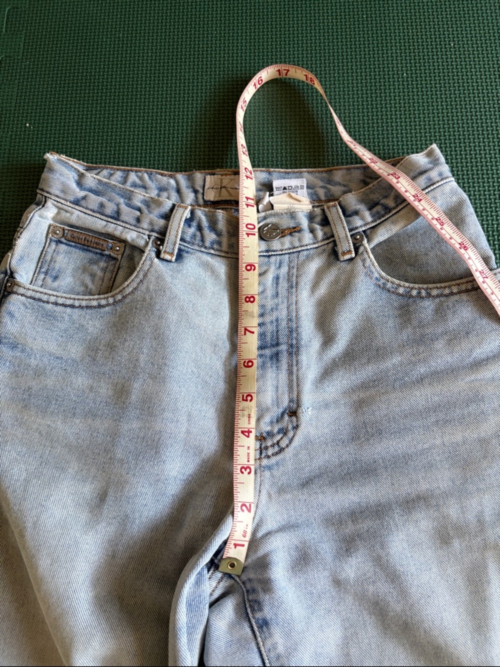 VTG Calvin Klein High Rise Tapered Leg Light Wash Jeans Size 26 Waist - Picture 13 of 16